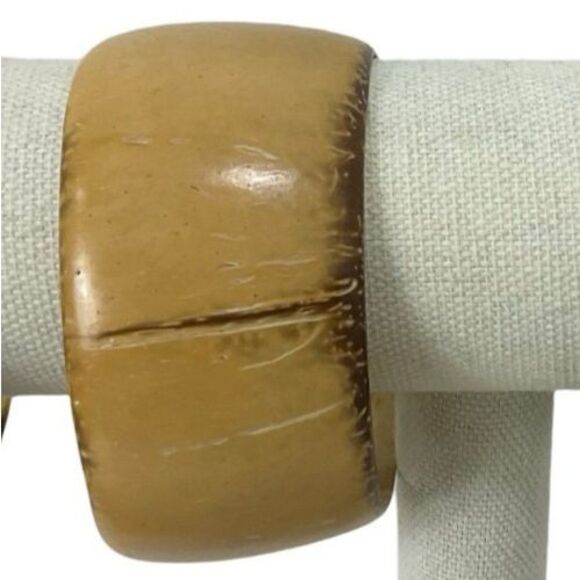 Chunky Wide Bohemian Carved Coconut Shell Bangle Bracelet 9in circ - Picture 1 of 7